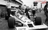 Frank Williams junto al Williams-Cosworth FW06 pilotado por Alan Jones en la temporada 1978.