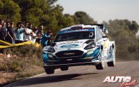 Gus Greensmith, al volante del Ford Fiesta WRC, durante el Rally de España 2021, puntuable para el Campeonato del Mundo de Rallies WRC.