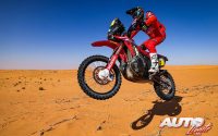 Pablo Quintanilla, a los mandos de su Honda CRF 450 Rally, durante una etapa del Rally Dakar 2022.