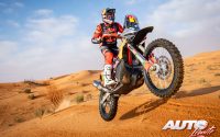 Kevin Benavides, a los mandos de su KTM 450 Rally Factory Replica, durante una etapa del Rally Dakar 2022.
