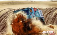 Vick Versteijnen, al volante de un Iveco Powerstar, durante una etapa del Rally Dakar 2022.