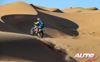Lorenzo Santolino, a los mandos de su Sherco SEF 450 Rally, durante una etapa del Rally Dakar 2022.
