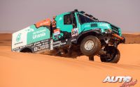 Janus Van Kasteren, al volante de un Iveco Powerstar Evo, durante una etapa del Rally Dakar 2022.