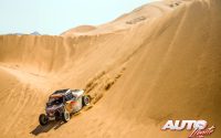 Cristina Gutiérrez, al volante del OT3 Turbo, durante una etapa del Rally Dakar 2022.
