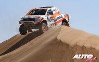 Isidre Esteve, al volante del Toyota Hilux V8 4x4, durante una etapa del Rally Dakar 2022.