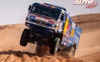 Andrey Karginov, al volante del Kamaz 43509, durante una etapa del Rally Dakar 2022.