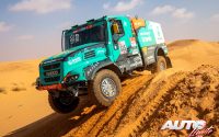 Vick Versteijnen, al volante de un Iveco Powerstar, durante una etapa del Rally Dakar 2022.