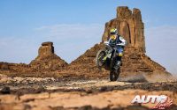 Luciano Benavides, a los mandos de su Husqvarna 450 Rally Factory Replica, durante una etapa del Rally Dakar 2022.