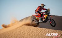 Toby Price, a los mandos de su KTM 450 Rally Factory Replica, durante una etapa del Rally Dakar 2022.