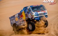 Anton Shibalov, al volante del Kamaz 43509, durante una etapa del Rally Dakar 2022.