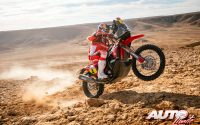 Daniel Sunders, a los mandos de su GasGas RC 450F, durante una etapa del Rally Dakar 2022.