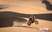 Matthias Walkner, a los mandos de su KTM 450 Rally Factory Replica, durante una etapa del Rally Dakar 2022.