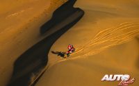 Sam Sunderland, a los mandos de su GasGas RC 450F, durante una etapa del Rally Dakar 2022.