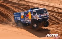 Anton Shibalov, al volante del Kamaz 43509, durante una etapa del Rally Dakar 2022.