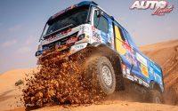 Eduard Nikolaev, al volante del Kamaz 43509, durante una etapa del Rally Dakar 2022.