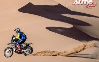 Lorenzo Santolino, a los mandos de su Sherco SEF 450 Rally, durante una etapa del Rally Dakar 2022.