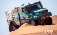 Vick Versteijnen, al volante de un Iveco Powerstar, durante una etapa del Rally Dakar 2022.