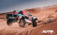 Yazeed Al Rajhi, al volante del Toyota GR DKR Hilux, durante una etapa del Rally Dakar 2022.