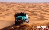 Janus Van Kasteren, al volante de un Iveco Powerstar Evo, durante una etapa del Rally Dakar 2022.
