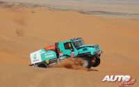 Vick Versteijnen, al volante de un Iveco Powerstar, durante una etapa del Rally Dakar 2022.