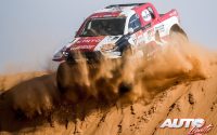 Giniel De Villiers, al volante del Toyota GR DKR Hilux, durante una etapa del Rally Dakar 2022.