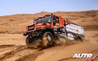 Martin Van Den Brink, al volante de un Iveco Powerstar, durante una etapa del Rally Dakar 2022.