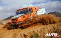 Martin Van Den Brink, al volante de un Iveco Powerstar, durante una etapa del Rally Dakar 2022.