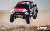 Henk Lategan, al volante del Toyota GR DKR Hilux, durante una etapa del Rally Dakar 2022.