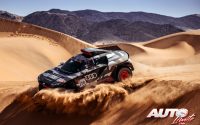 Stéphane Peterhansel, al volante del Audi RS Q e-tron, durante una etapa del Rally Dakar 2022.