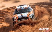 Laia Sanz, al volante del MINI ALL4 Racing 4x4, durante una etapa del Rally Dakar 2022.