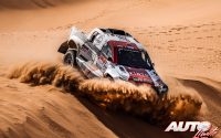 Henk Lategan, al volante del Toyota GR DKR Hilux, durante una etapa del Rally Dakar 2022.
