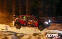 Oliver Solberg, al volante del Hyundai i20 N Rally1 WRC, durante el Rally de Suecia 2022, puntuable para el Campeonato del Mundo de Rallies WRC.