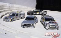 De izquierda a derecha: Mercedes-Benz 190 2.5 16V Evo II DTM (1990), Mercedes-Benz 450 SLC AMG (1980), Mercedes-Benz 500 SEC AMG (1989), Mercedes-Benz Clase C AMG ITC (1996).