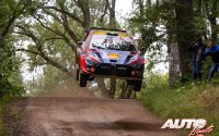 Oliver Solberg, al volante del Hyundai i20 N Rally1 WRC, durante el Rally de Estonia 2022, puntuable para el Campeonato del Mundo de Rallies WRC.