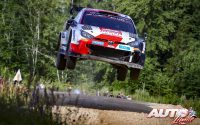 Esapekka Lappi, al volante del Toyota GR Yaris Rally1 WRC, durante el Rally de Estonia 2022, puntuable para el Campeonato del Mundo de Rallies WRC.