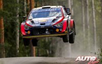 Ott Tänak, al volante del Hyundai i20 N Rally1 WRC, obtenía la victoria en el Rally de Finlandia 2022, puntuable para el Campeonato del Mundo de Rallies WRC.