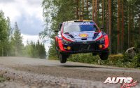 Thierry Neuville, al volante del Hyundai i20 N Rally1 WRC, durante el Rally de Finlandia 2022, puntuable para el Campeonato del Mundo de Rallies WRC.