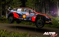 Oliver Solberg, al volante del Hyundai i20 N Rally1 WRC, durante el Rally de Finlandia 2022, puntuable para el Campeonato del Mundo de Rallies WRC.