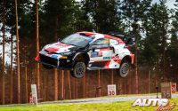 Kalle Rovanperä, al volante del Toyota GR Yaris Rally1 WRC, durante el Rally de Finlandia 2022, puntuable para el Campeonato del Mundo de Rallies WRC.