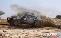 Julien Texier, al volante de un Porsche 911, durante una etapa del Rally Dakar Classic 2023.