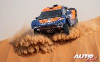 Carlos Checa, al volante de un Astara 01 Concept, durante una etapa del Rally Dakar 2023.
