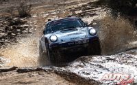 Philippe Jacquot, al volante de un Porsche 911, durante una etapa del Rally Dakar Classic 2023.