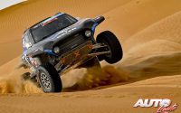 Jakub Przygonski, al volante de un MINI John Cooper Works Plus, durante una etapa del Rally Dakar 2023.