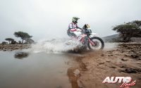 Ross Branch, a los mandos de su Hero 450 Rally, durante una etapa del Rally Dakar 2023.
