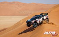 Guerlain Chicherit, al volante de un Prodrive Hunter, durante una etapa del Rally Dakar 2023.
