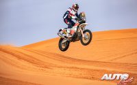 Mohammed Al Balooshi, a los mandos de su KTM 450 Rally, durante una etapa del Rally Dakar 2023.