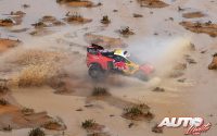 Sébastien Loeb, al volante de un Prodrive Hunter, durante una etapa del Rally Dakar 2023.