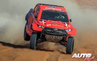 Lucas Moraes, al volante de un Toyota Hilux Overdrive T1+, durante una etapa del Rally Dakar 2023.